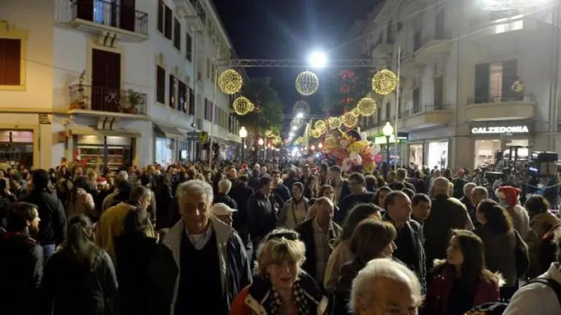 Menos 5,5 toneladas de lixo recolhida este ano no rescaldo da Noite do Mercado