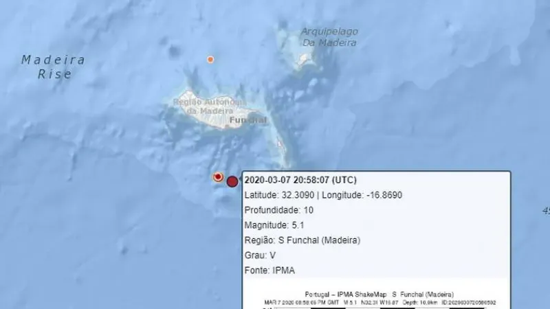 Mapa com a magnitude do sismo principal corrigida.
