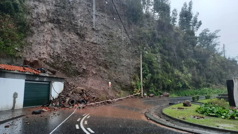 Uma das derrocadas no Curral das Freiras