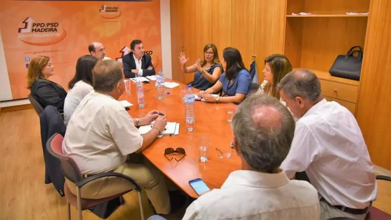 A foto da reunião mantida esta manhã.   Foto DR