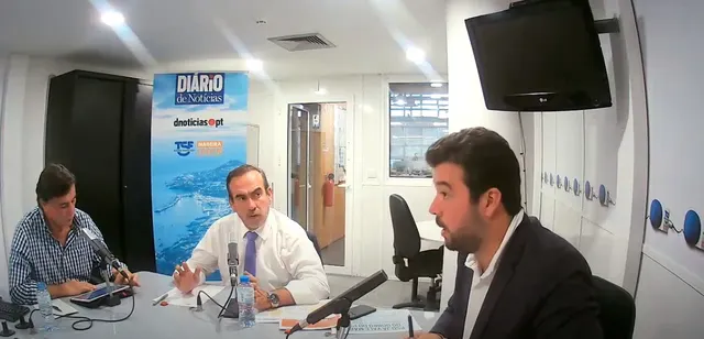 O Debate da Semana é emitido todas as sextas-feiras, às 19 horas, na TSF-Madeira.