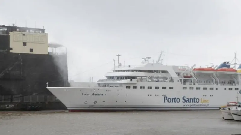 O navio não vai soltar amarras amanhã, quinta-feira, devido às condições de mar, garante a PSL.