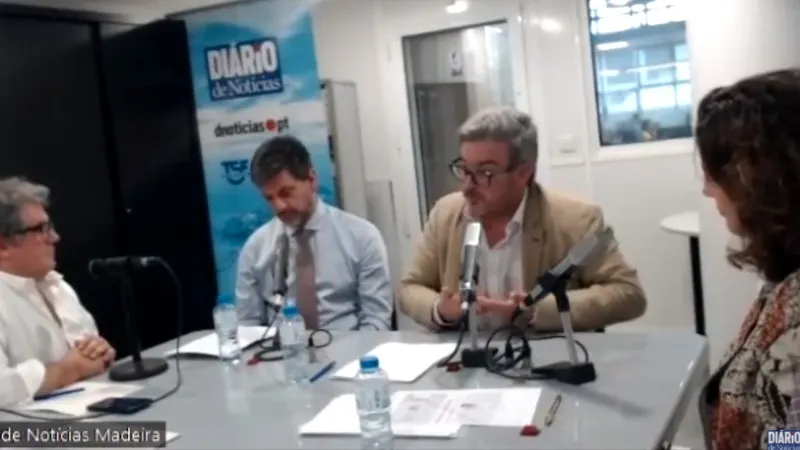 Debate da Semana é emitido na TSF-Madeira às sextas-feiras com reposição aos domingos.