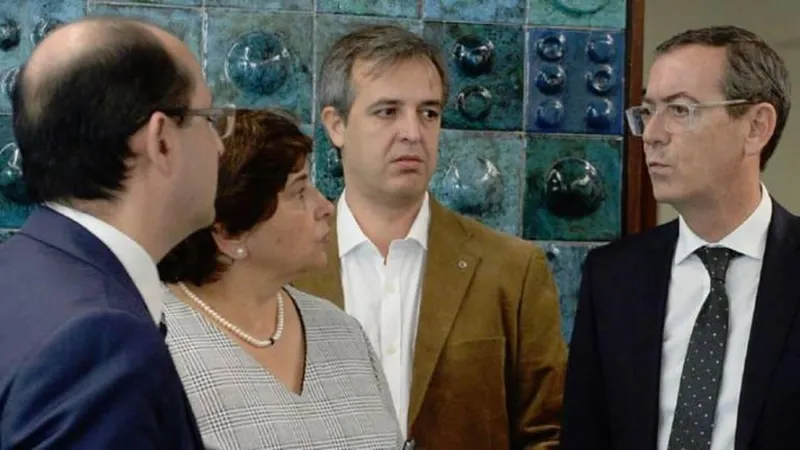 Gonçalo Faro da Silva (ao centro na imagem) vai liderar provisoriamente a Ordem nos próximos meses.