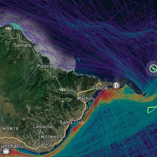 'Funchalense 5' deu meia volta e dirige-se para zona segura