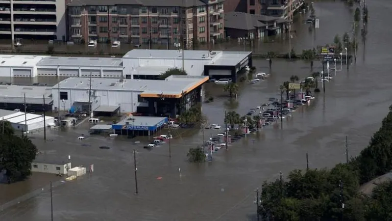 A unidade que tinha sido inundada pelas cheias provocadas pela tempestade Harvey.