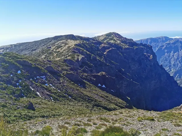 Resquícios da neve caída há cerca de três semanas, ainda visíveis no passado domingo.&nbsp; Foto DR