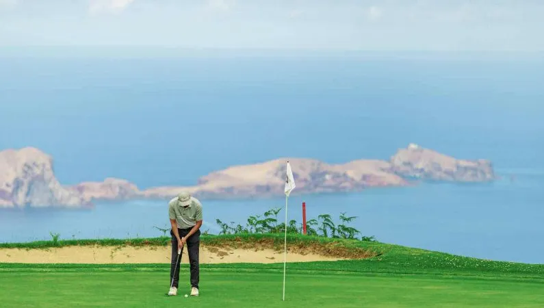O campo do&nbsp;Clube de Golf do Santo da Serra surge na 42.º posição do 'ranking'.