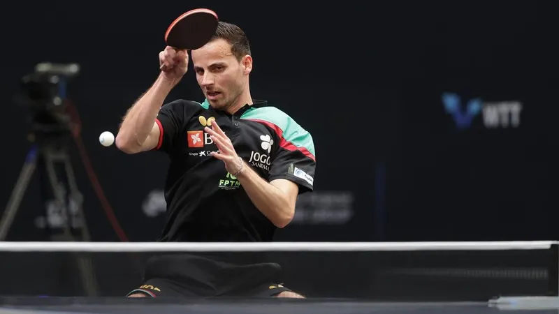Tiago Apolónia (69.º do ranking mundial e 27.º cabeça de série) está na ronda de 32 de singulares do Europeu de Munique.