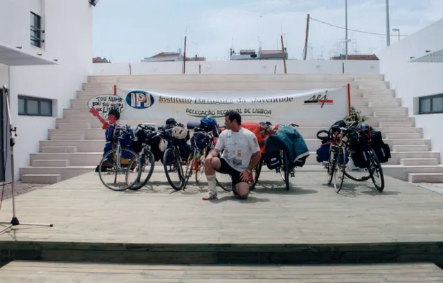 1998: Viagem Sevilha–Lisboa em bicicleta, integrada num projecto que ligou as cidades que organizaram as duas últimas exposições universais do século XX