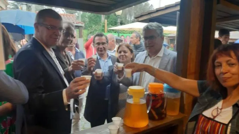 O secretário regional de Agricultura e Pescas marcou hoje presença na XXIX Mostra da Sidra, no Santo da Serra.