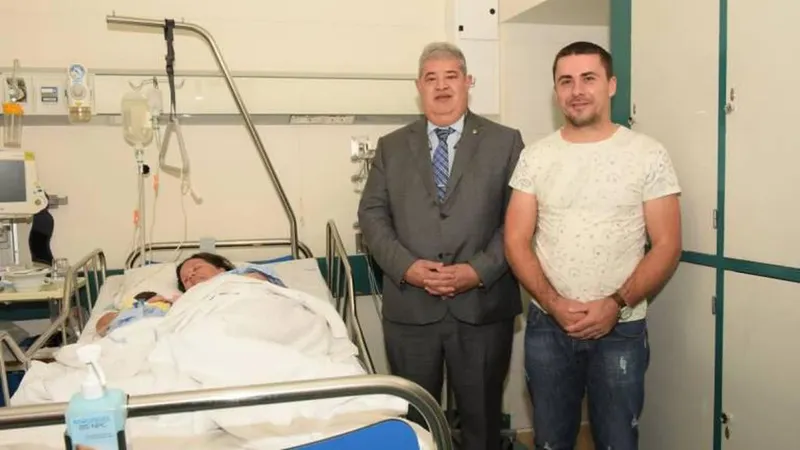 Pedro Ramos visitou, esta sexta-feira, alguns dos bebés que nasceram durante o dia 1 de Janeiro, no Hospital Dr. Nélio Mendonça.