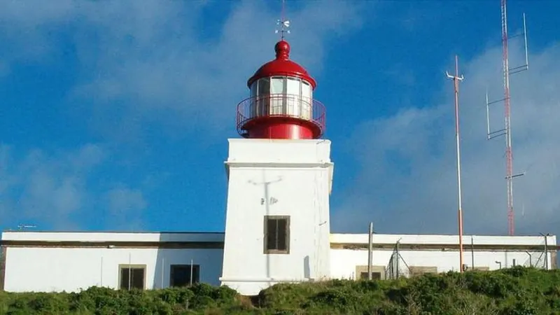 O farol da Ponta do Pargo (na foto) recebeu 92 visitantes. O de S. Jorge 58. Foto DR