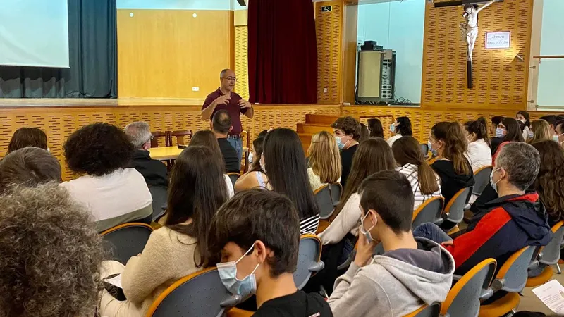 Palestra de consciencialização para os comportamentos de risco associados a comportamentos aditivos e dependências