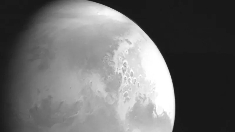 Primeira imagem de Marte capturada pela sonda chinesa Tianwen-1. FOTO CHINA NATIONAL SPACE ADMINISTRATION/EPA