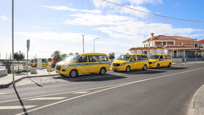 A praça de táxis do Porto Santo vai passar a ter Internet gratuita. Foto: Fábio Brito