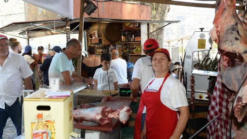 Na tarde desta segunda-feira, os comerciantes tinham tudo arranjado para receber os fregueses. 