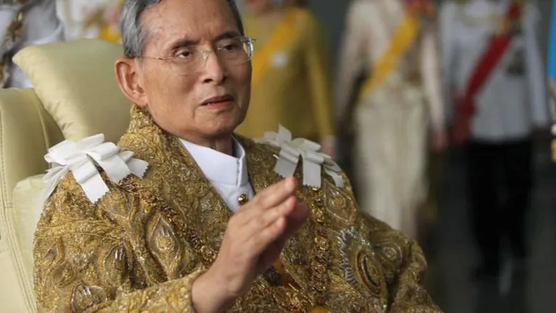 Bhumibol Adulyadej tinha 88 anos.
