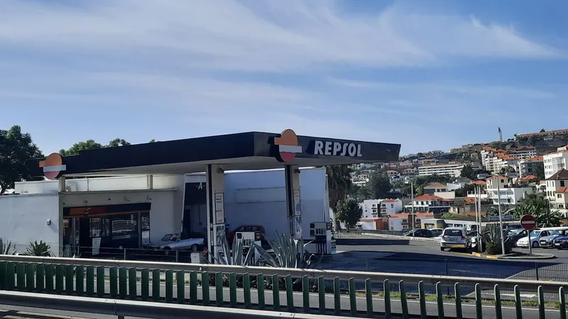 O assalto foi perpetrado na bomba de gasolina da Levada do Cavalo, no Funchal.