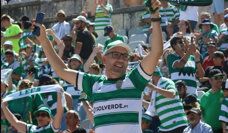A massa associativa festejou a vitória.
