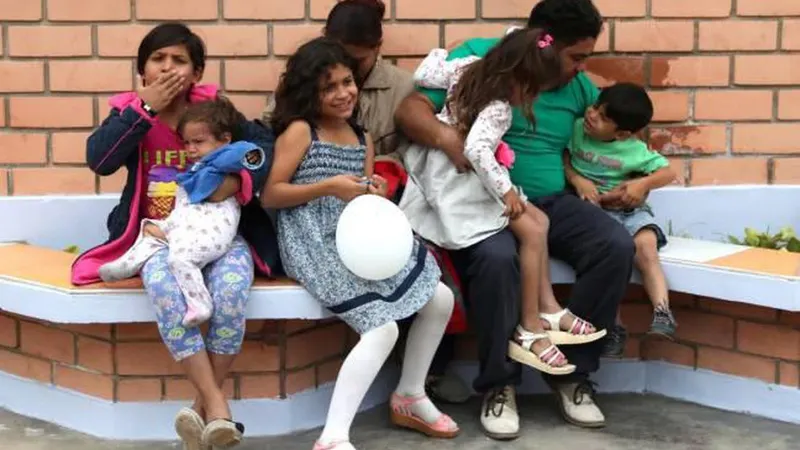 Família de venezuelanos que encontrou abrigo em Lima, capital do Peru.   Foto REUTERS/Guadalupe Pardo