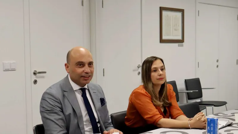 O Bastonário Jorge Batista da Silva e a Coordenadora do Departamento Jurídico da ON, Diana Faria.&nbsp; &nbsp;Foto&nbsp;Foto DR/Ordem dos Notários/Facebook