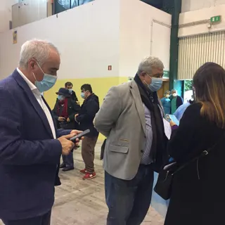 Pedro Ramos (esq.) visitou o Centro de Vacinação do Funchal ontem e hoje.