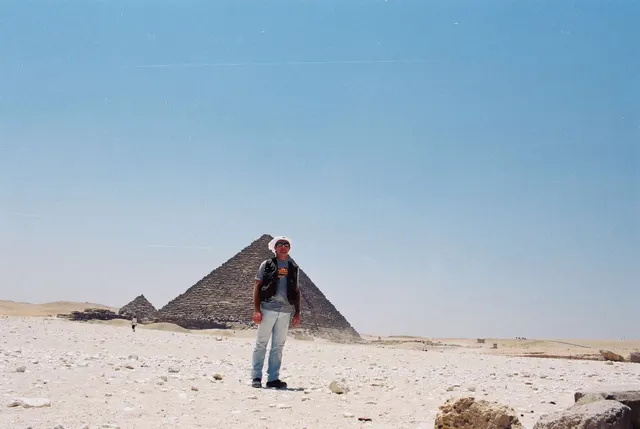 2002: Expedição CIN – Rota dos Livros | Portugal–Moçambique, atravessando países como Egipto, Iémen e Líbia