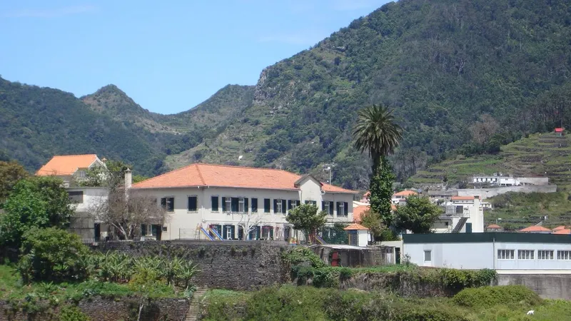 O Externato Sant'Ana, em Machico, viu-se forçado a fechar portas. Foto DR