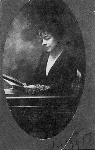 Retrato de Luzia, 1917 (autor desconhecido, foto em domínio público)