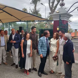Miguel Albuquerque marcou presença na inauguração do remodelado restaurante Chalet Vicente.&nbsp;