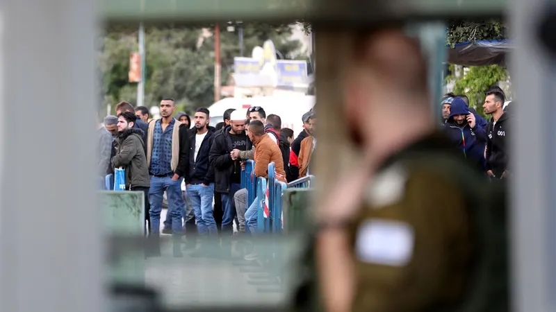 Há várias semanas que a tensão entre israelitas e palestinianos aumentou.&nbsp; &nbsp;Foto&nbsp;EPA/ABED AL HASHLAMOUN