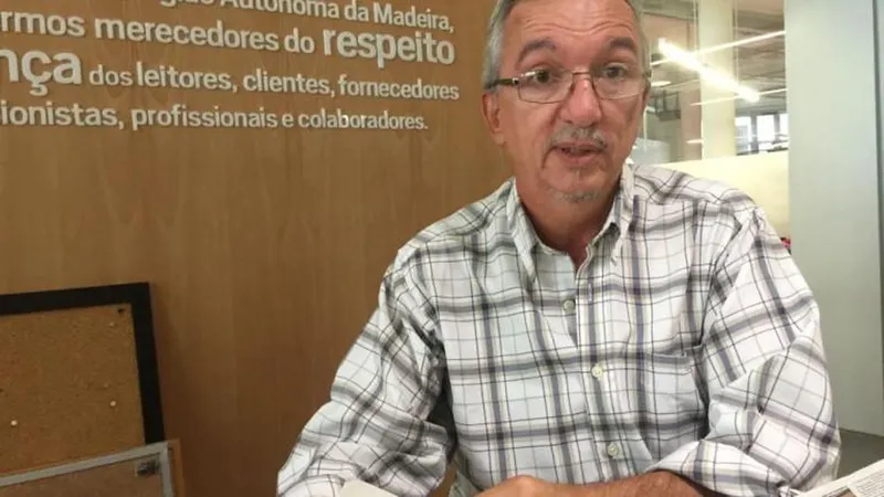 “Lutamos pelo resgate da democracia venezuelana, hoje nas mãos de uma máfia cívico-militar que governa de maneira autoritária, totalitária”, denuncia Carlos Teixeira.