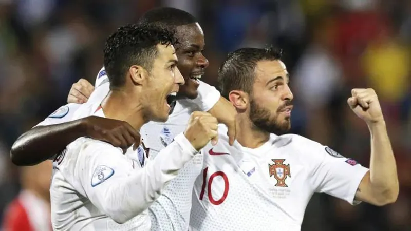 Três dos quatro marcadores dos golos do triunfo desta noite em Belgrado.   Foto EPA/ANDREJ CUKIC