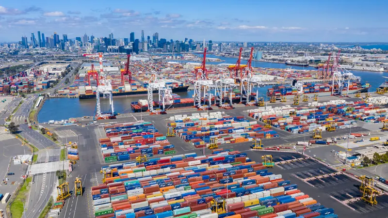 Terminal de contentores de&nbsp;Melbourne, Austrália.&nbsp; &nbsp;Foto Shutterstock