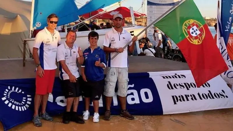 Madeirenses estão a fazer a sua estreia em campeonatos da Europa de vela adaptada.