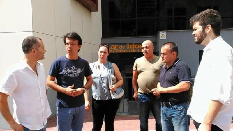 Alexandre Fernandes foi o porta-voz da iniciativa da CDU que decorreu, hoje, junto ao junto ao Centro de Saúde de Câmara de Lobos.