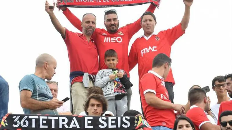 Muitos adeptos do Benfica deslocaram-se ao Estádio da Madeira. Rui Silva/ASPRESS
