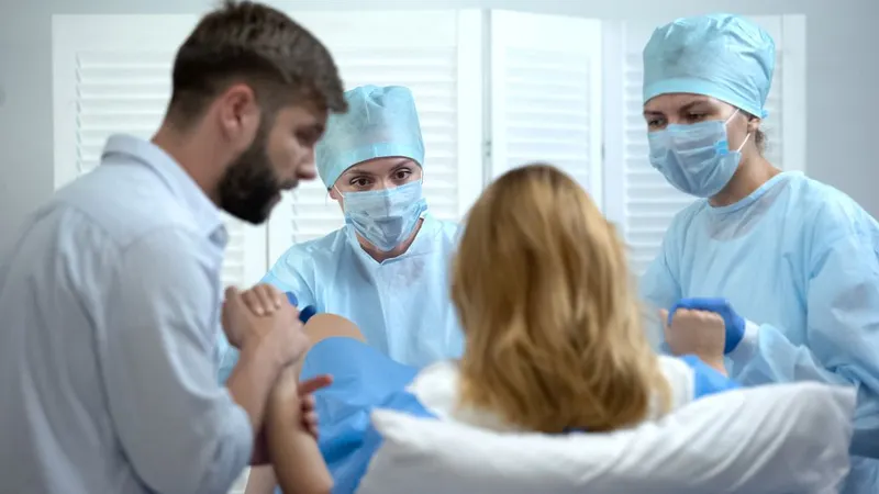 Orientação da DGS prevê que enfermeiros especialistas em enfermagem de saúde materna e obstétrica possam realizar partos de baixo risco.&nbsp; &nbsp;Foto Shutterstock