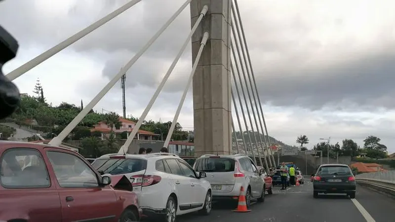A PSP está a tomar conta da ocorrência.&nbsp;