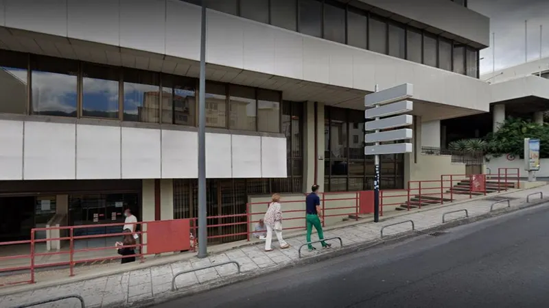 Julgamento decorre no Edifício 2000.