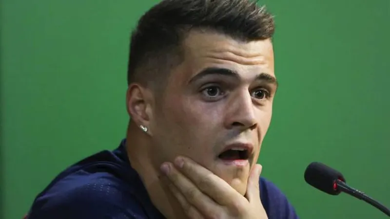 A conferência de imprensa do Arsenal contou com Granit Xhaka. Foto EPA/JOSE SENA GOULAO
