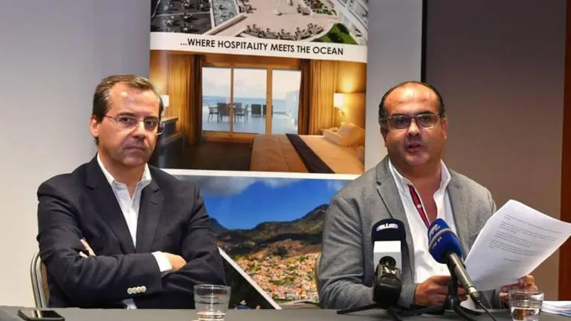 Filipe Silva acompanhado por Nuno Sampaio na conferência de imprensa desta terça-feira. 