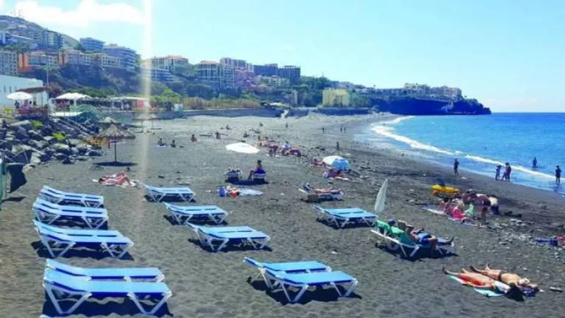 Na Praia Formosa, uma mulher de 40 anos, nacionalidade russa, morreu afogada, a 23 de Setembro, quando a estância balnear já não era vigiada.