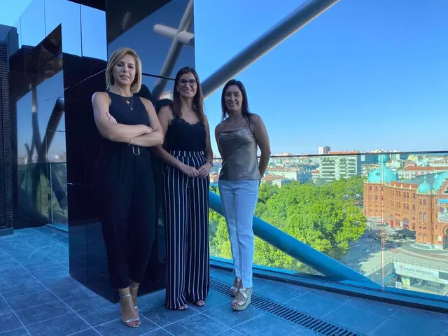 Elisabete Pereira e Vanessa Lucas, da Socicorreia, e&nbsp; Ana Borges da AFA apresentam Varino 2 aos acionistas e parceiros de negócios.
