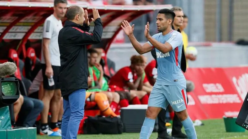 Na jornada anterior, Falcão já tinha dado o triunfo a Leonardo Jardim, dessa feita com o um ‘hat-trick’.   Foto REUTERS/Robert Pratta