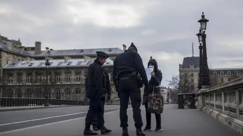 EPA/JULIEN DE ROSA