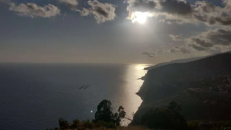 É esperado um dia com poucas nuvens na Madeira.&nbsp;