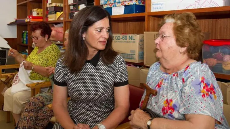 A secretária Rubina Leal (esquerda) esteve ontem na Santa Casa.   Foto DR