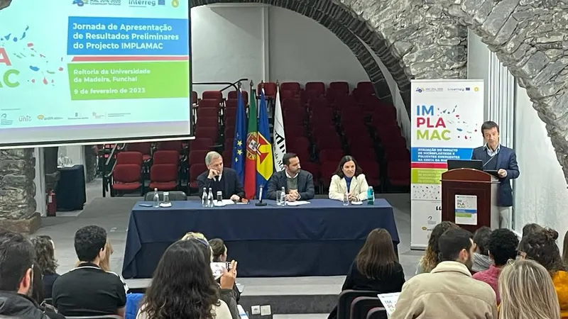 Sessão decorreu, esta manhã, no Colégio dos Jesuítas, com a presença do secretário Teófilo Cunha, da directora regional do Mar, Mafalda Freitas e dos investigadores João Canning Clode (MARE-ARDITI) e Javier Hernández Borges (Universidade de La Laguna)